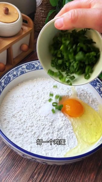 鸡蛋葱花饼怎么做_家常鸡蛋葱花饼的做法