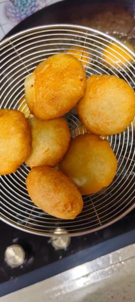 炸糖糕怎么做_炸糖糕为什么会爆糖