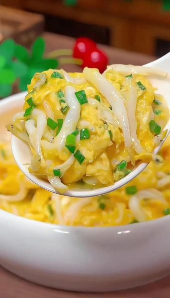 银鱼炒蛋怎么做_银鱼炒蛋要不要焯水