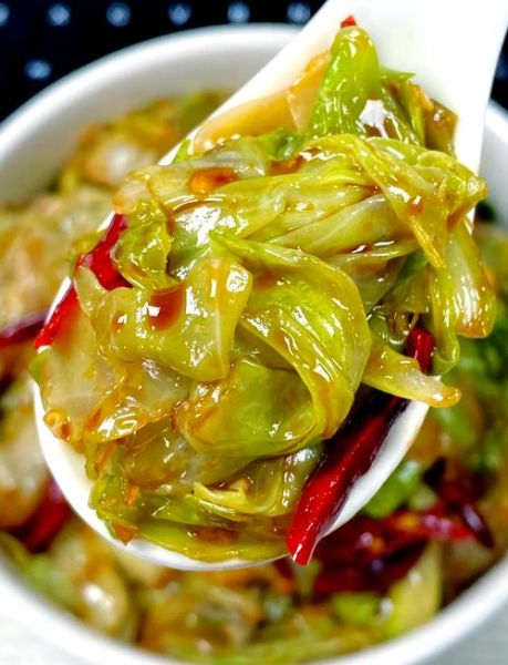 素炒手撕包菜怎么做_手撕包菜怎么炒才脆爽