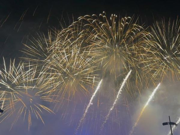 礼花有哪些颜色_礼花燃放安全距离是多少