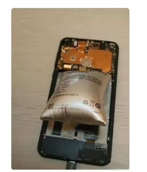 手机电池鼓包怎么办_电池鼓包还能继续用吗