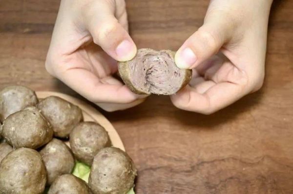 正宗猪肉丸子怎么做_手工猪肉丸子弹牙秘诀