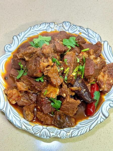 红烧牛腩怎么做才软烂入味_牛腩焯水用冷水还是热水