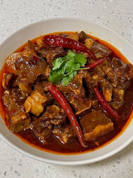 红烧牛腩怎么做才软烂入味_牛腩焯水用冷水还是热水