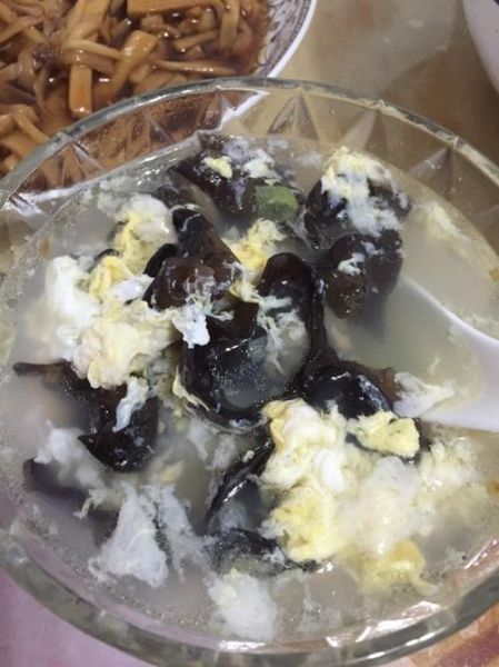 木耳鸡蛋汤怎么做_木耳鸡蛋汤的功效与禁忌