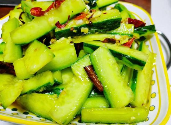 炒黄瓜的家常做法_炒黄瓜怎么做好吃又脆