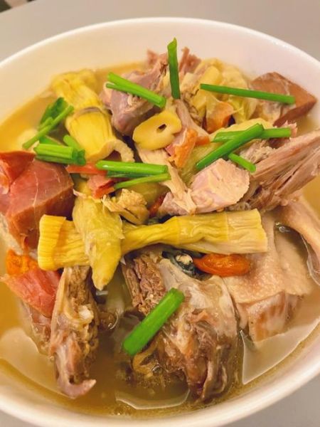 笋干老鸭煲怎么做_笋干老鸭煲的家常做法 笋干老鸭煲怎么做_笋干老鸭煲的家常做法