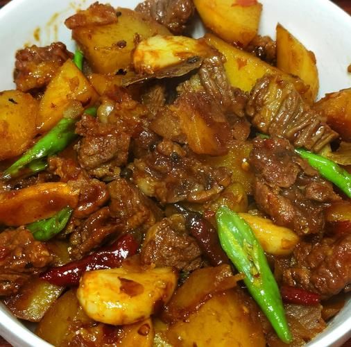 牛肉炖土豆家常做法_牛肉炖土豆怎么做好吃又烂
