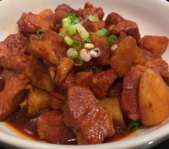 土豆红烧肉怎么做_红烧肉土豆先放哪个