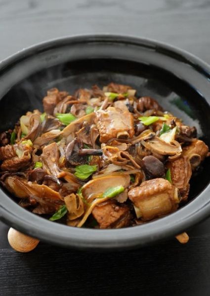 香菇炖排骨怎么做好吃_香菇炖排骨的家常做法 香菇炖排骨怎么做好吃_香菇炖排骨的家常做法
