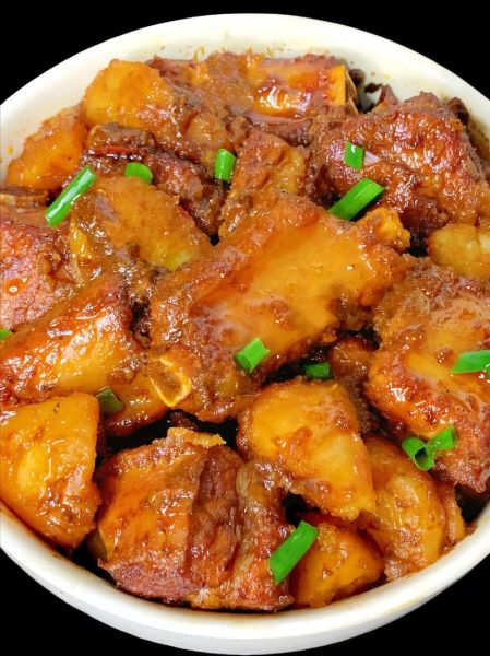 土豆烧排骨怎么做_土豆烧排骨的家常做法