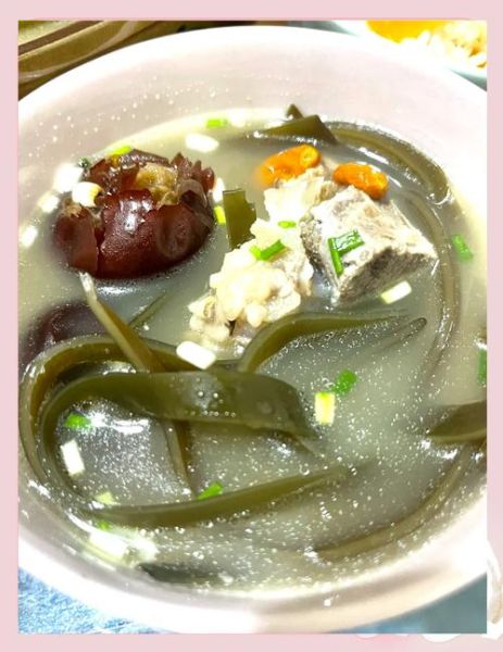 排骨炖海带的家常做法_海带怎么炖才不腥