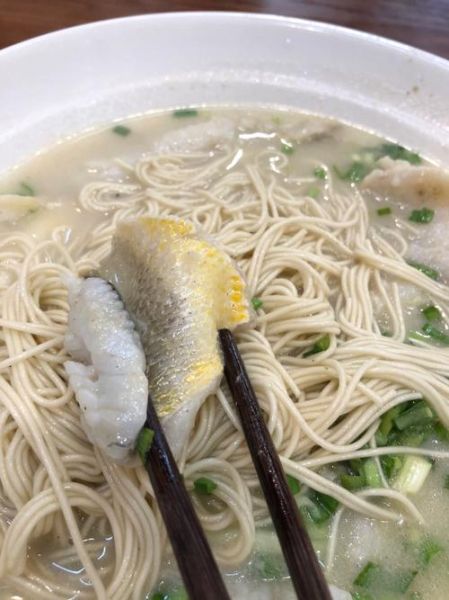 黄鱼面怎么做才好吃_黄鱼面汤头如何熬白