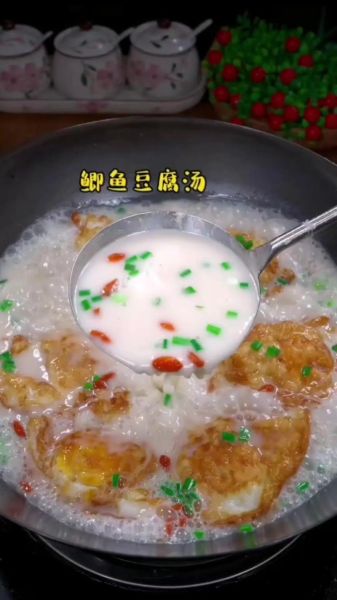 鲫鱼怎么做好吃_鲫鱼汤的家常做法