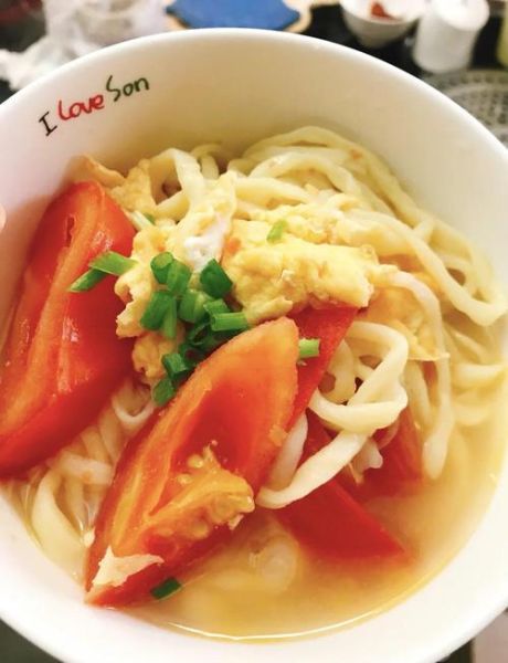 手擀面怎么做才筋道_家庭版手擀面配方