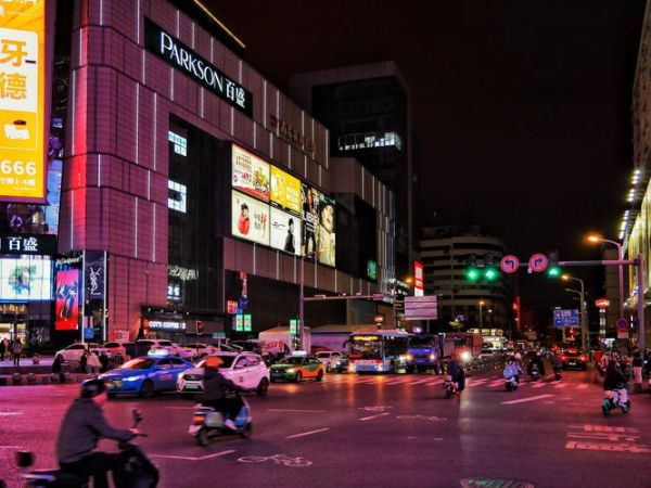 夜晚热闹的地方有哪些_夜晚热闹词语有哪些