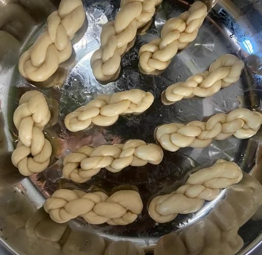 炸麻花怎么做_炸麻花家常做法