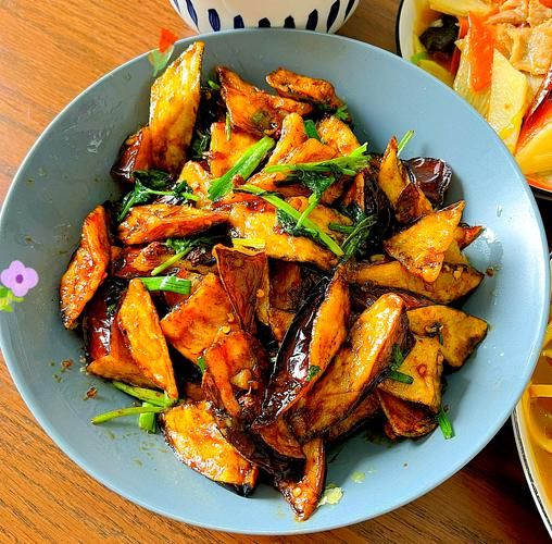 茄子怎么炒好吃_家常茄子简单做法