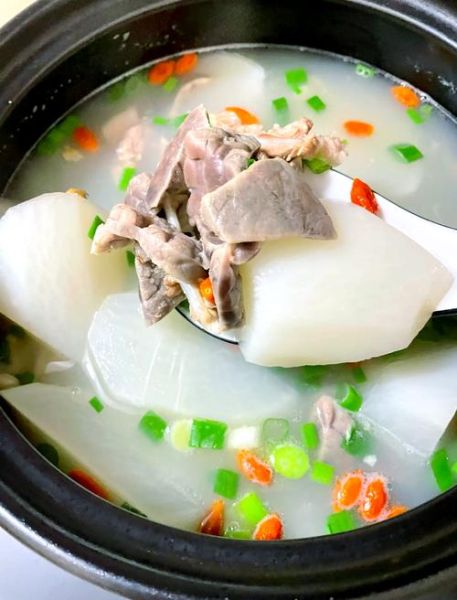 白萝卜汤怎么煲不苦_白萝卜汤的家常做法