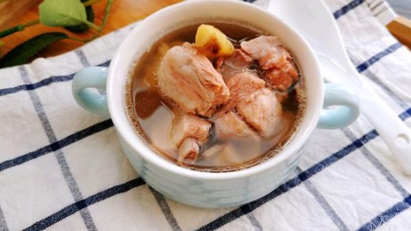 墨鱼排骨汤怎么做_墨鱼排骨汤要焯水吗