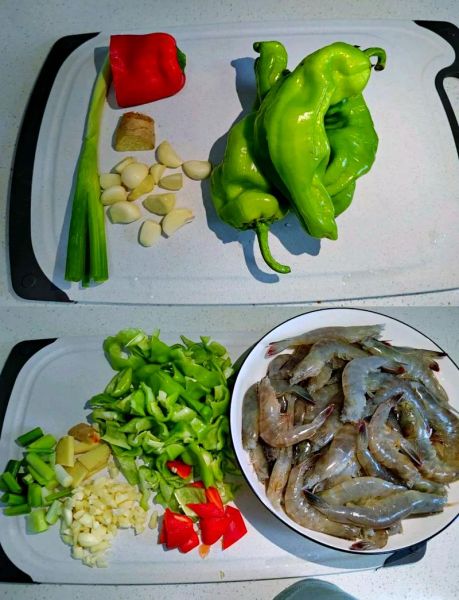 青椒炒大虾怎么炒好吃_家常做法步骤