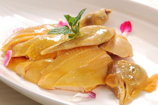 白砍鸡正宗做法_如何做出皮脆肉嫩