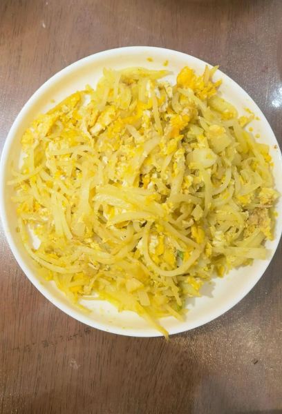 土豆炒鸡蛋怎么做_土豆炒鸡蛋先炒哪个