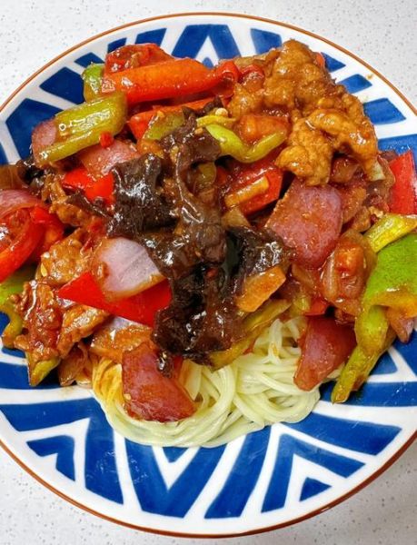 新疆过油肉拌面怎么做_正宗过油肉拌面配方