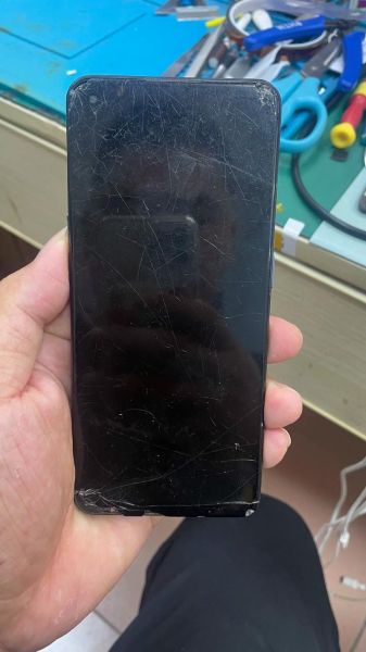 手机屏幕坏了修要多少钱_换屏价格怎么算