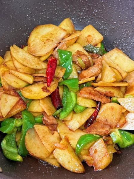 炒土豆片怎么炒才脆_家常炒土豆片用焯水吗