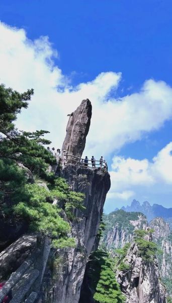 黄山有哪些绝美词语_黄山必去景点推荐