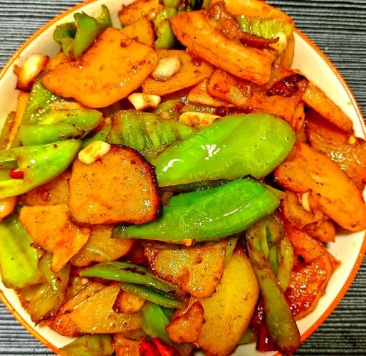 土豆片炒肉怎么炒好吃_家常做法步骤
