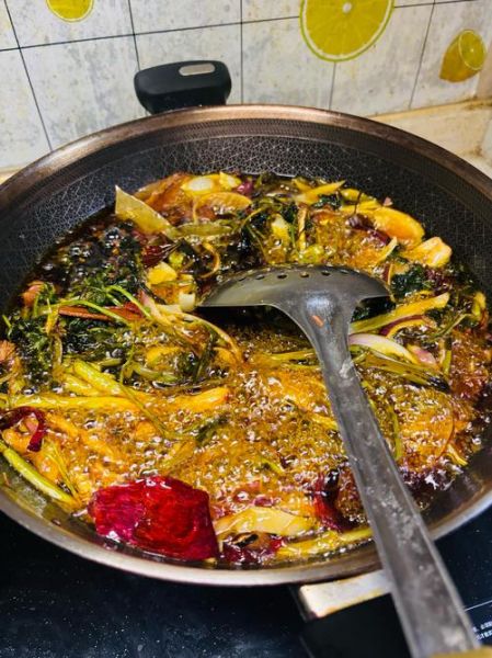 家庭辣椒油怎么做_辣椒油最简单的做法