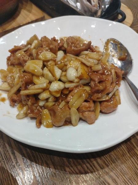 蒜爆羊肉怎么做_蒜爆羊肉的家常做法