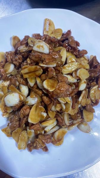 蒜爆羊肉怎么做_蒜爆羊肉的家常做法