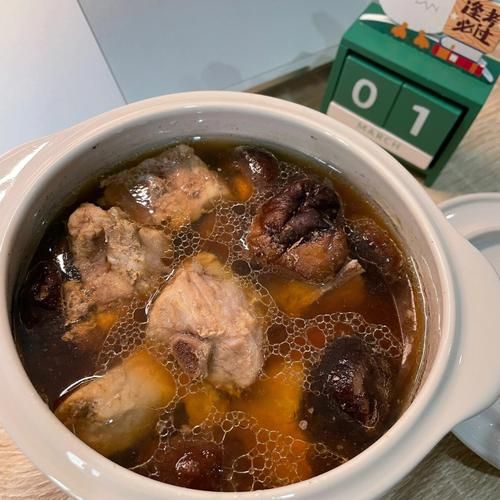 排骨炖蘑菇的家常做法_排骨炖蘑菇怎么做好吃