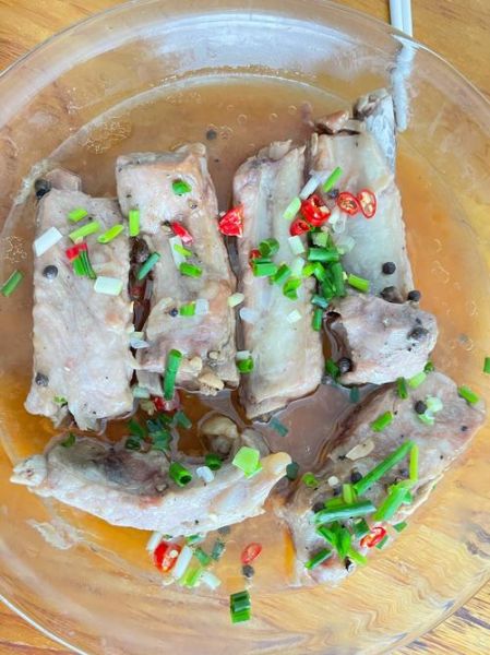 清蒸排骨怎么做_清蒸排骨需要焯水吗