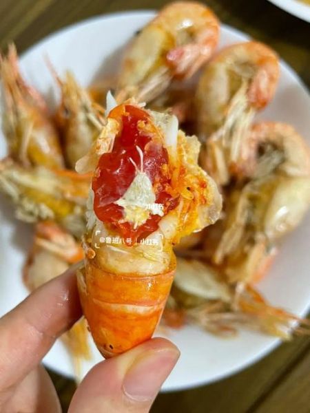 椒盐罗氏虾怎么做_椒盐罗氏虾用不用去虾线