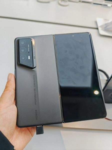 保时捷手机多少钱_保时捷手机值得买吗