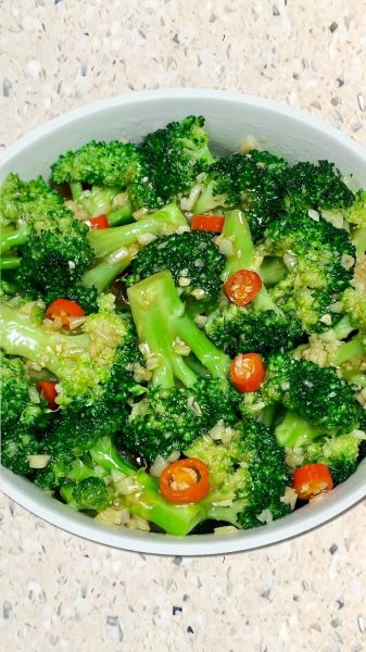 西红柿炒西兰花怎么做_西兰花焯水几分钟