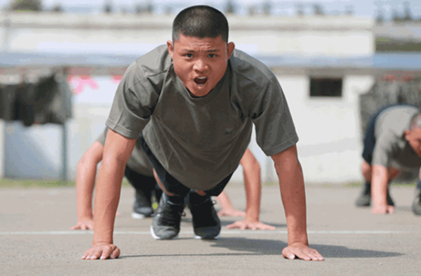 士兵式俯卧撑正确姿势_每天做多少个合适