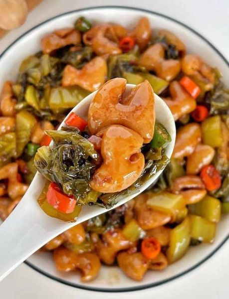 猪大肠炒酸菜怎么做_猪大肠炒酸菜用什么酸菜