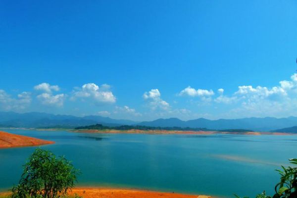 澄碧的近义词有哪些_如何描写澄碧的湖水