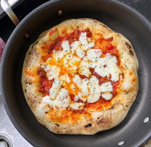 平底锅披萨怎么做_不用烤箱能做披萨吗