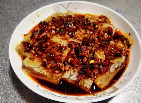 猪皮冻怎么做_猪皮冻的家常做法简单