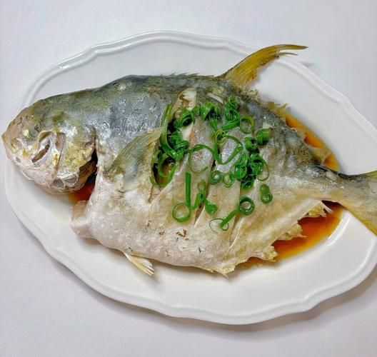清蒸鲳鱼怎么做才鲜嫩_清蒸鲳鱼的家常做法