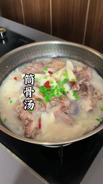 炖大骨头汤怎么炖才白_炖大骨头汤需要焯水吗