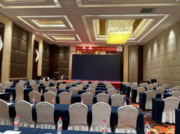 会场布置需要哪些物品_如何根据会场大小选择布置方案