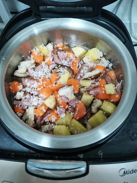 电饭煲土豆焖饭怎么做_土豆焖饭用哪种米最好